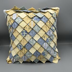 Donna Sharp Quilted Roof Tile Throw Accent Pillow Yellow Blue Floral 16  x 16 in